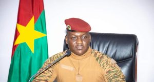 Burkina: le président Traoré réaffirme sa « ferme détermination (…) à libérer notre pays des forces du mal et de leurs soutiens »
