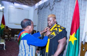 Burkina: Iron Biby fait Officier de l’Ordre de l’Étalon