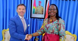 Burkina: visas français pour 70 étudiants et 15 agents de santé