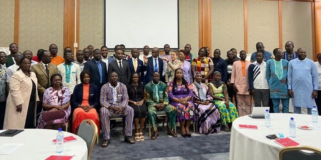 Photo de famille à la fin de la cérémonie d'ouverture de la formation VISTA BANK au profit des PMEs
