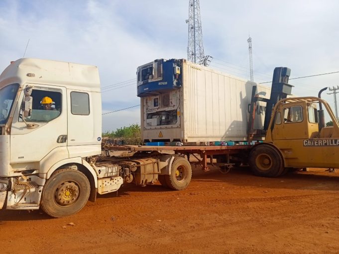 Blocus sur la voie ferrée: les 2 containers chargés de médicaments finalement transbordés