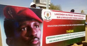 Ouagadougou: des citoyens lancent des travaux d’entretien de l’avenue Thomas Sankara, ex-boulevard Charles de Gaulle