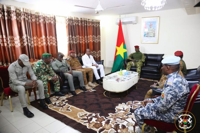 Burkina: le Capitaine Ibrahim Traoré à l’écoute des chefs de circonscriptions administratives et des FDS