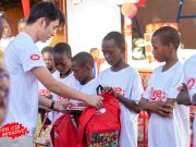 Fêtes de fin d’année: Itel Burkina se tient aux cotés des enfants de l’orphelinat AMPO