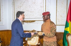 Burkina: 13 nouveaux ambassadeurs présentent leurs lettres de créance au président Traoré