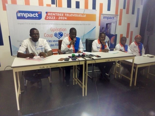 Les responsables de Impact TV, Edmond Coulibaly, DG de la télévision du Royaume des Cieux (micro)
