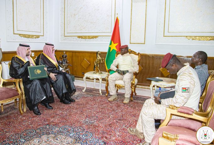 Burkina: l’ambassadeur d’Arabie Saoudite échange avec le Chef de l’Etat sur des sujets d’intérêts communs