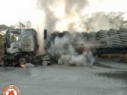 Burkina: un camion remorque prend feu en pleine circulation