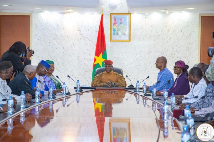 Coopération parlementaire: échanges entre le président Ibrahim Traoré et une délégation de députés maliens