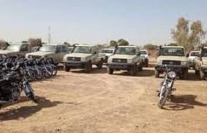 Les USA remettent des véhicules militaires et motocyclettes au Burkina Faso