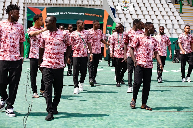 Les Etalons en Koko Dunda sur la pelouse du stade de la Paix à Bouaké