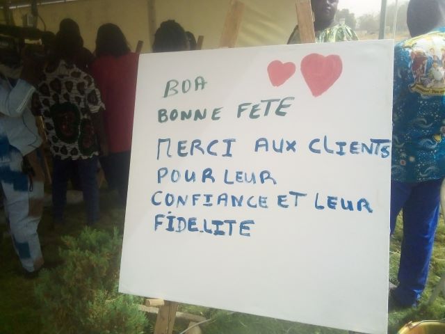 Un tableau portant le message de remerciement de BOA à l'endroit de ses clients