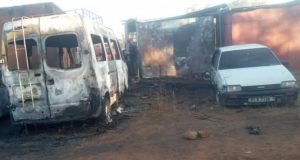 Burkina: trois véhicules et deux boutiques partis en flamme à Kaya