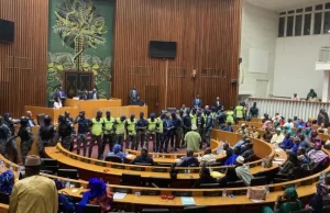 Sénégal: 105 députés votent pour le report de la présidentielle