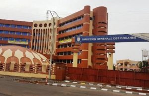 Burkina: le Contrôleur des Douanes Patrice Bado, le meilleur Douanier de l’année 2025