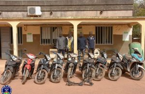 Ouagadougou: 4 membres d’un réseau de présumés voleurs et receleurs de motos aux arrêts