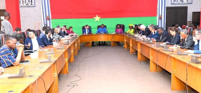 Retrait des États de l’AES de la CEDEAO: les diplomates accrédités au Burkina informés