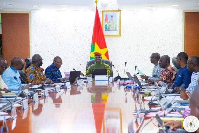 Burkina: création d’une société d’économie mixte spécialisée dans la confection des tenues militaires et paramilitaires