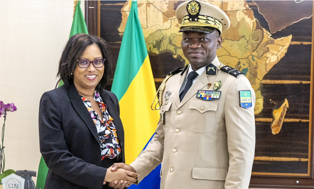 La diplomate américaine et le président de la transition gabonaise