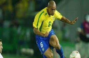 Football: le Brésilien, Roberto Carlos attendu à Ouagadougou