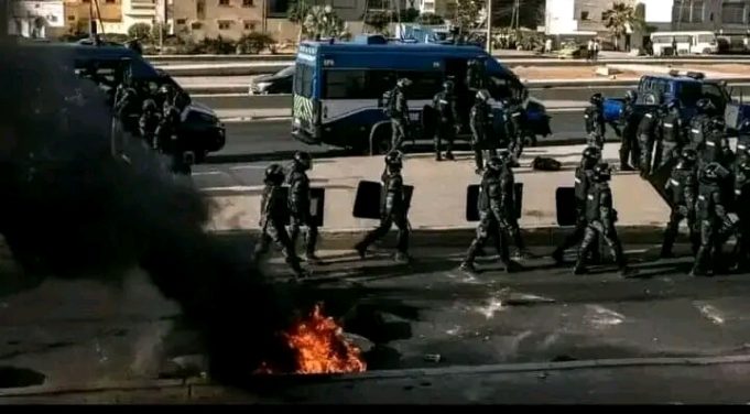 Sénégal: l’internet des données mobiles suspendu, des heurts éclatent dans la capitale Dakar