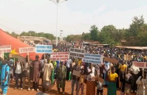 Est du Burkina: des populations manifestent à Diapaga pour exiger plus de sécurité