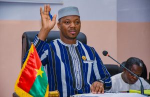 Transition au Burkina: les députés votent pour la tenue des assises