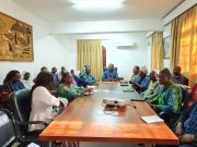 Dakar: le ministre Karamoko Jean Marie Traoré échange avec le personnel de l’ambassade du Burkina