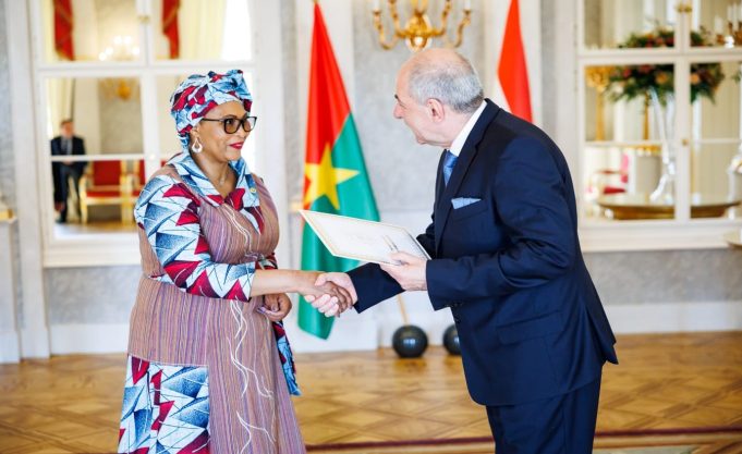 Coopération bilatérale: l’Ambassadeur du Burkina Faso en Hongrie présente ses Lettres de créance au Président Tamás Sulyok
