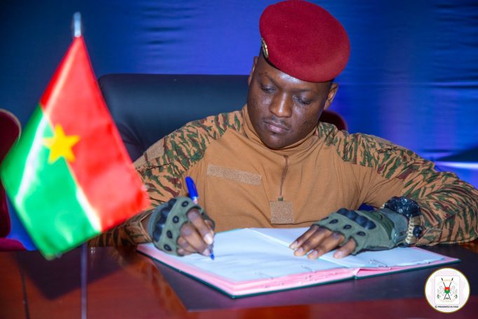 Burkina: le chef de l’Etat promulgue la nouvelle Loi constitutionnelle