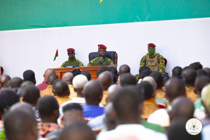 Burkina: le capitaine Traoré salue l’engagement des Volontaires pour la Défense de la Patrie