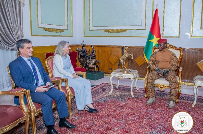 Coopération: l’ambassadeur de Suisse fait ses adieux au président Ibrahim Traoré