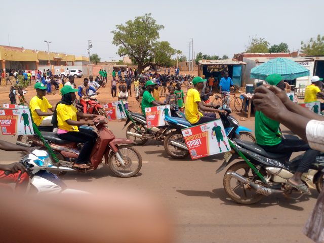 3- Motocycliste en parade