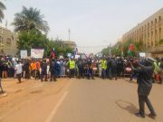 Burkina: des citoyens en colère manifestent contre les Nations unies