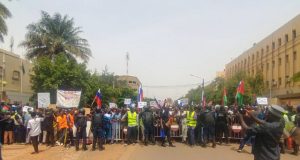 Burkina: des citoyens en colère manifestent contre les Nations unies