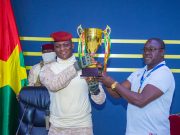 Tournoi UFOA-B : les Etalons cadets présentent leur trophée au Président Traoré