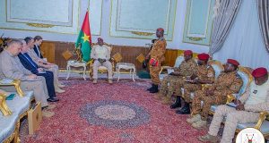 Coopération militaire: le capitaine Ibrahim Traoré échange avec le vice-ministre russe de la défense