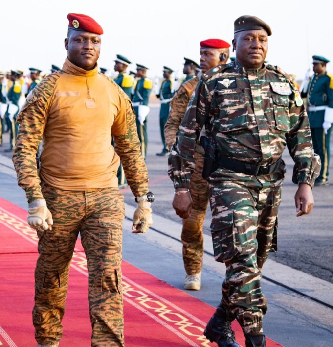 Sommet des Chefs d’Etat de l’AES: Le Président du Faso à Niamey