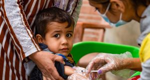 La vaccination des enfants dans le monde stagne, selon l’ONU
