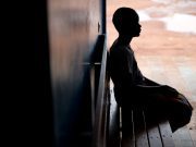 Près d’un quart des adolescentes en couple subissent des violences de la part de leur partenaire, selon l’OMS