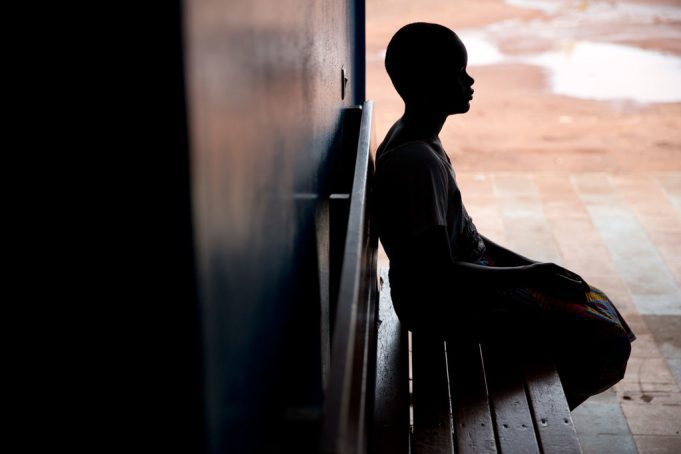 Près d’un quart des adolescentes en couple subissent des violences de la part de leur partenaire, selon l’OMS