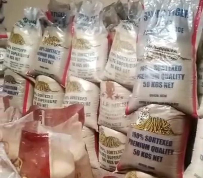 Ouagadougou: saisie d’environ 14 tonnes de riz reconditionnés frauduleusement à Sankar Yaaré