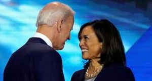 Course à la présidence américaine: en larmes, Biden passe le relais à Harris