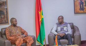 FESPACO 2025: le Secrétaire général du Ministère en charge de la culture du Tchad chez le Ministre d’État Jean Emmanuel Ouédraogo