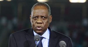 Paris: l’ancien président de la CAF Issa Hayatou a tiré sa révérence à 77 ans