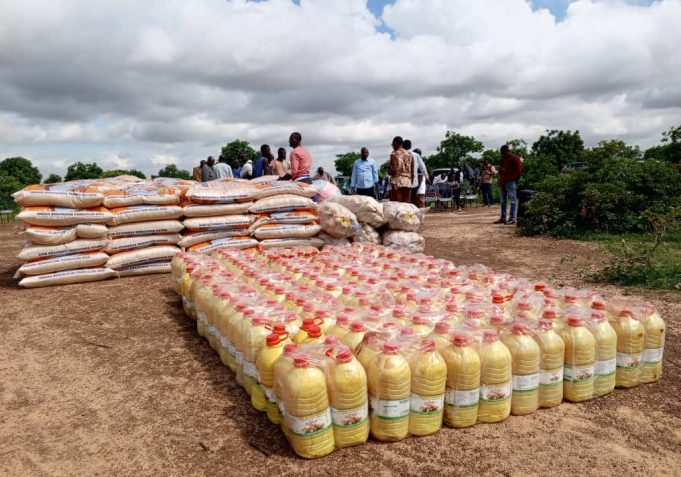 Burkina/SONABEL: l’APRN fait un don de 16 627 250 FCFA en vivres et non-vivres aux PDI à Loumbila