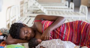 Un meilleur accès au soutien à l’allaitement pourrait sauver 820.000 vies chaque année (ONU)