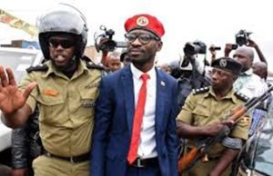 Ouganda: l’opposant Bobi Wine blessé suite à des tirs