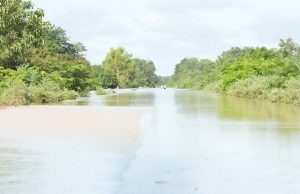 Burkina: la RN1 submergée par les eaux de pluies au niveau du pont de Hèrèdougou