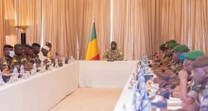 Mali/Lutte antiterroriste: le colonel Assimi Goïta s’entretient avec le commandement militaire sur la stratégie